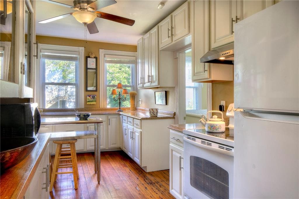 Single Family Residence at 98 100 John Street, Newport, photo 7 of 33