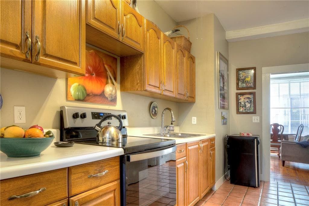 Single Family Residence at 98 100 John Street, Newport, photo 28 of 33