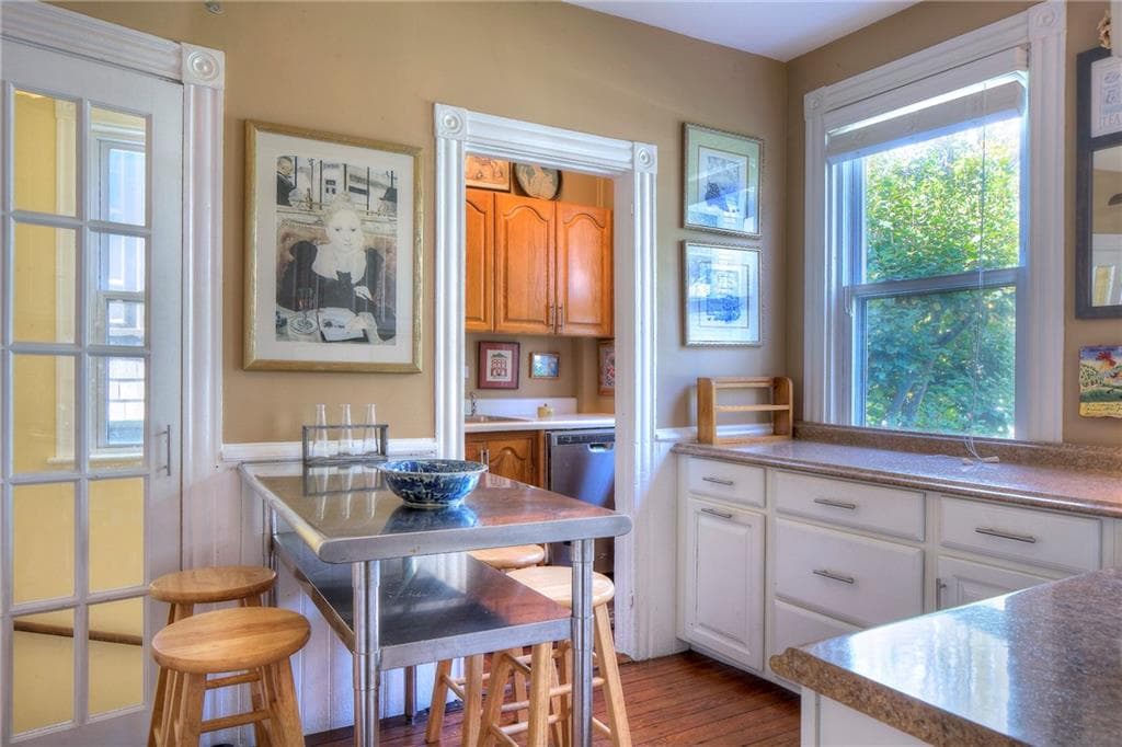 Single Family Residence at 98 100 John Street, Newport, photo 8 of 33