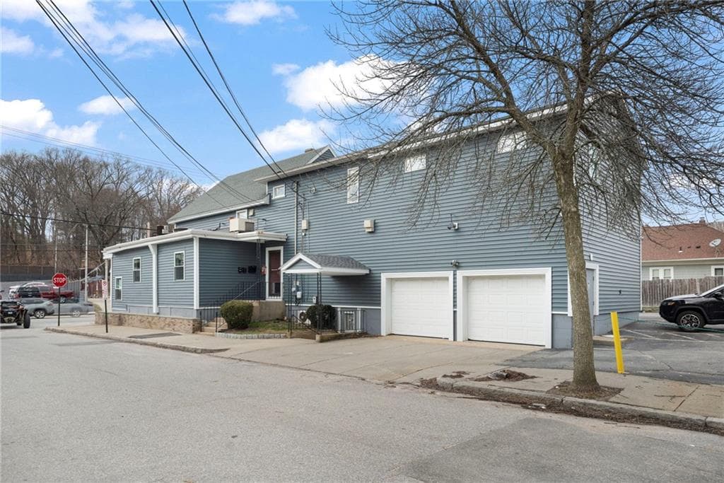 1040 Cranston Street photo 46