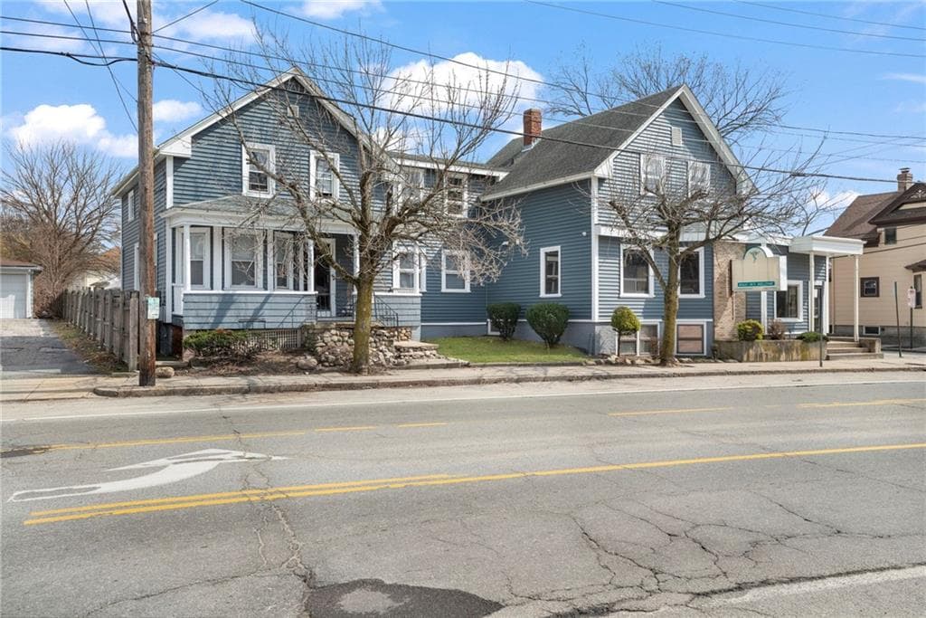 1040 Cranston Street photo 47