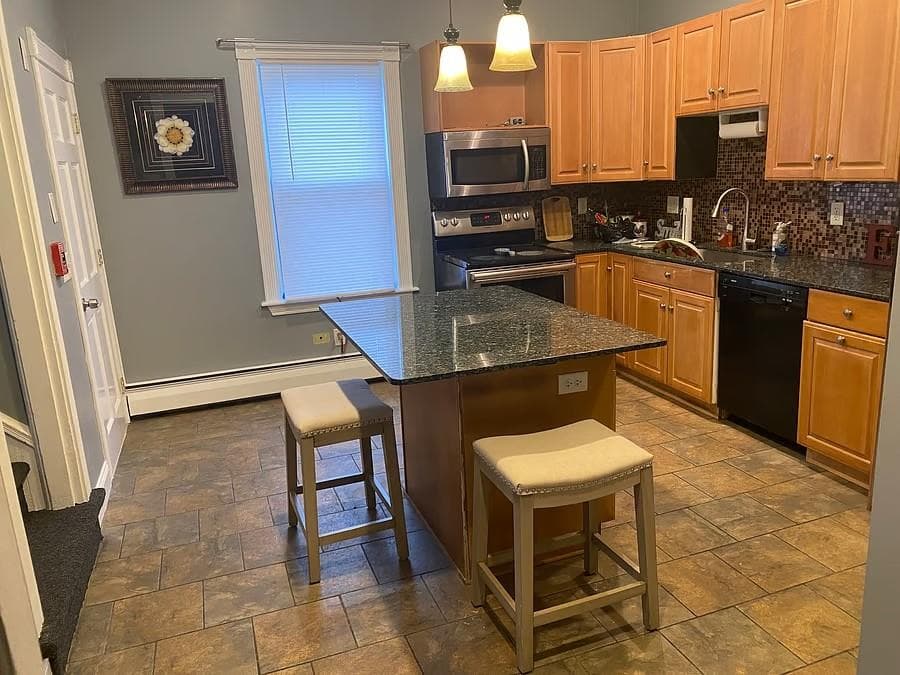 1040 Cranston Street photo 32