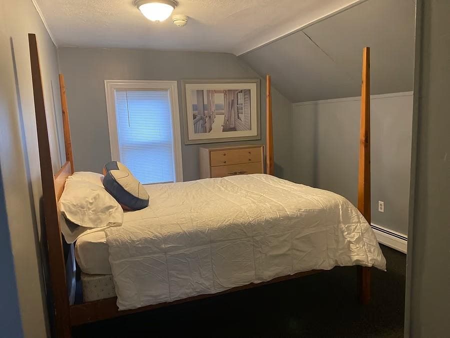 1040 Cranston Street photo 30