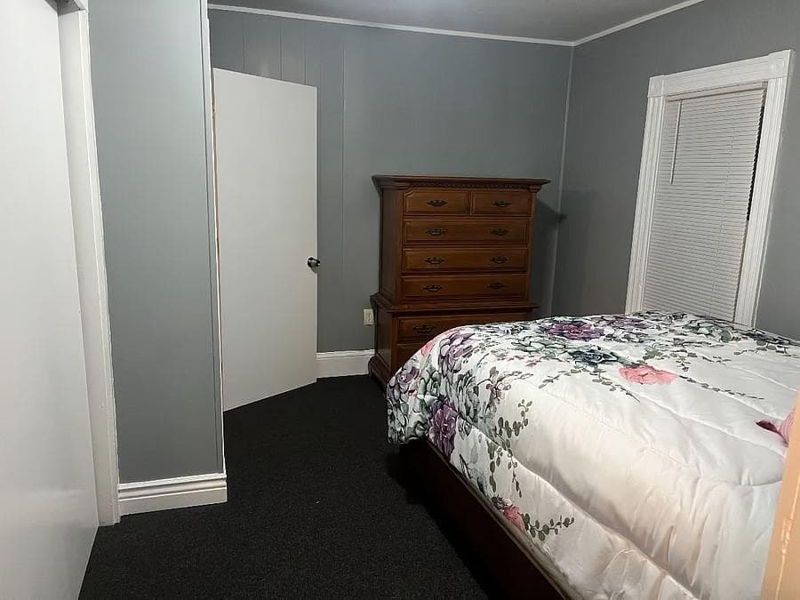 1040 Cranston Street photo 34