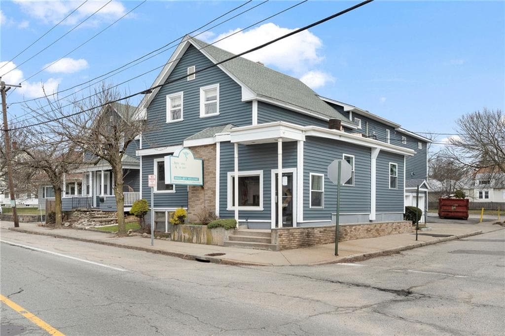 1040 Cranston Street photo 45