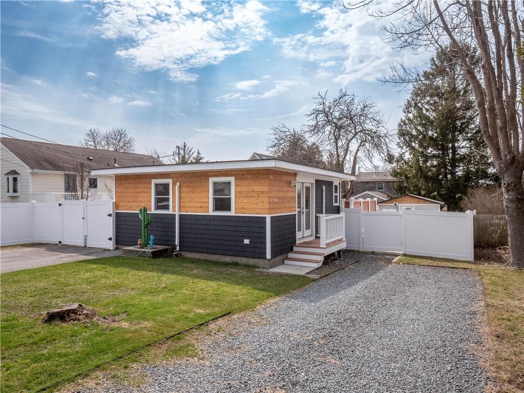 100 Renfrew Avenue photo 2