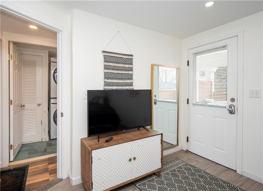 100 Renfrew Avenue photo 16