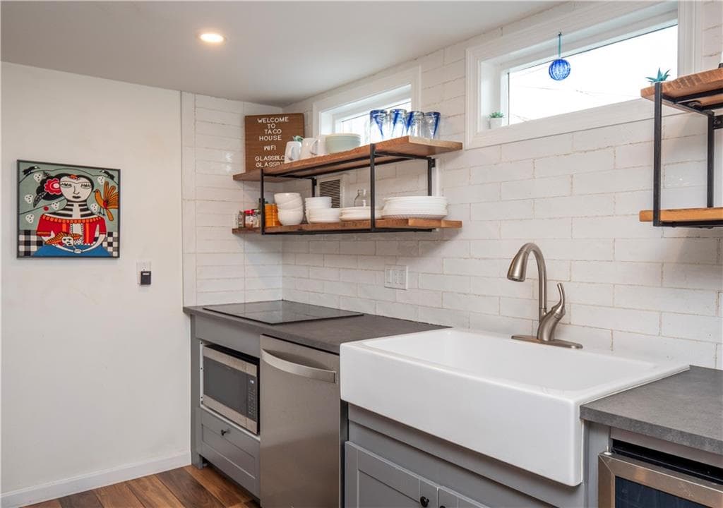 100 Renfrew Avenue photo 11