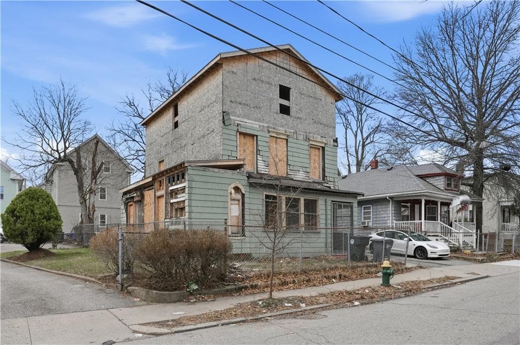 102 Superior Street photo 3