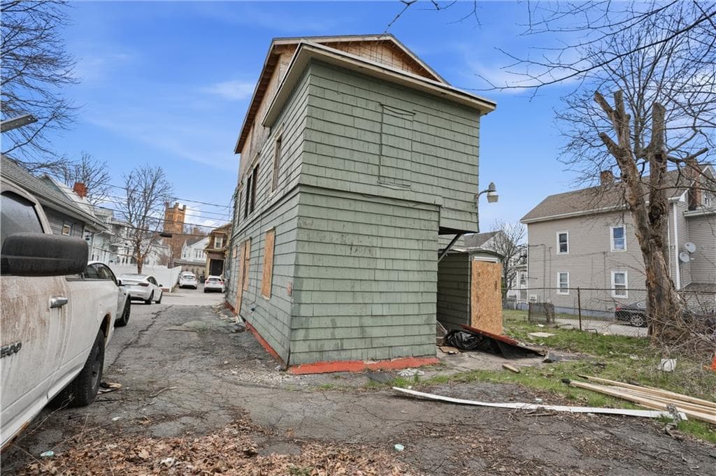 102 Superior Street photo 4