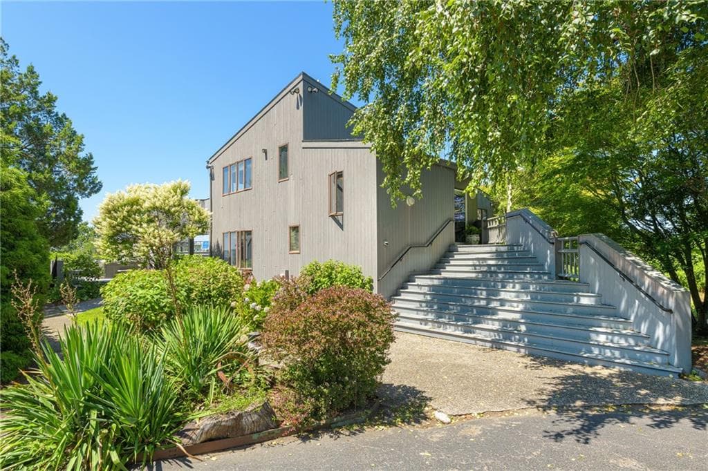 Single Family Residence at 76 Battery Lane, Jamestown, photo 6 of 36
