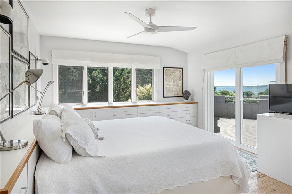 Single Family Residence at 76 Battery Lane, Jamestown, photo 16 of 36