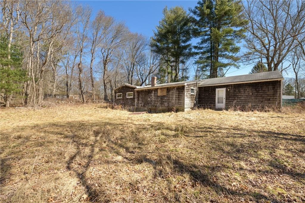 Single Family Residence at 213 Hallville Road, Exeter, photo 6 of 20