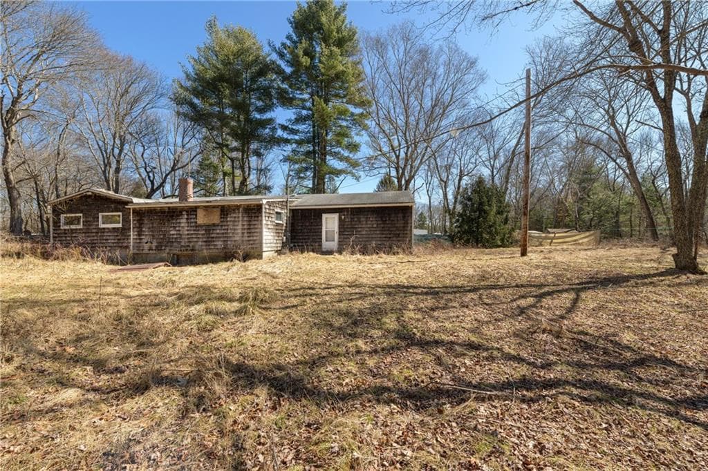 Single Family Residence at 213 Hallville Road, Exeter, photo 7 of 20