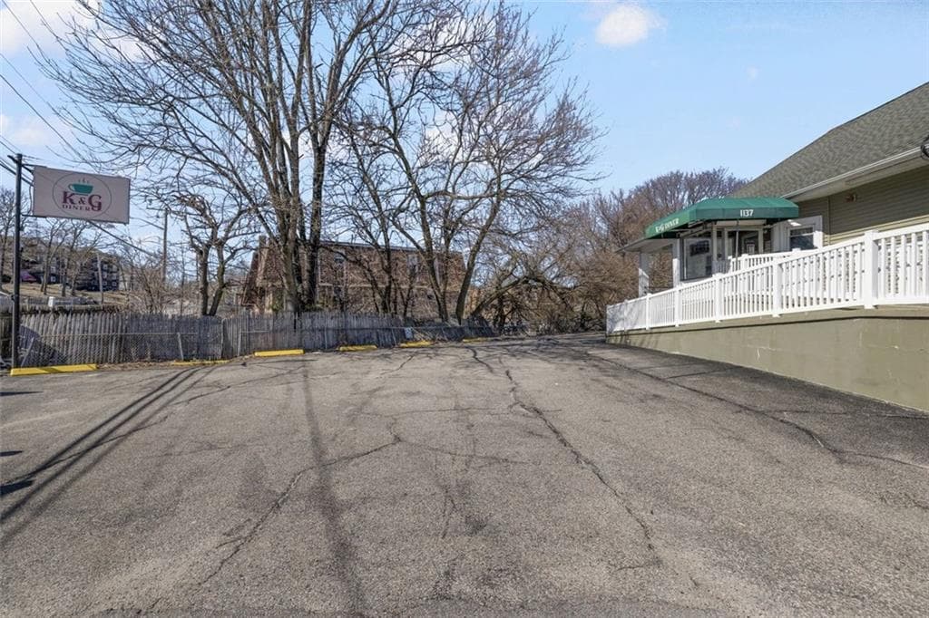 1137 Charles Street photo 36