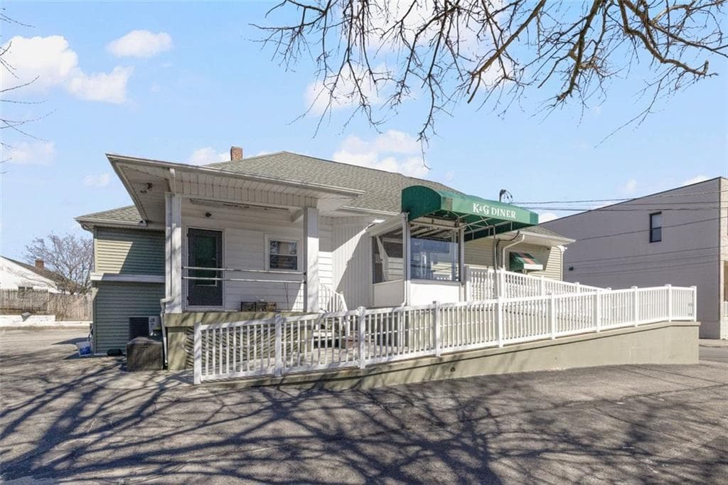 1137 Charles Street photo 33