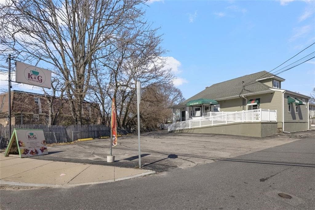 1137 Charles Street photo 37