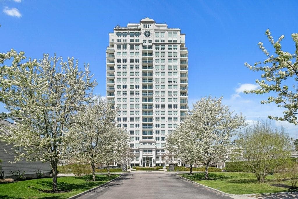 Condominium at 1 Tower Drive UNIT 1806, Portsmouth, photo 2 of 49