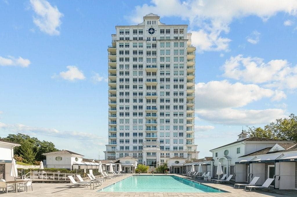 Condominium at 1 Tower Drive UNIT 1806, Portsmouth, photo 46 of 49