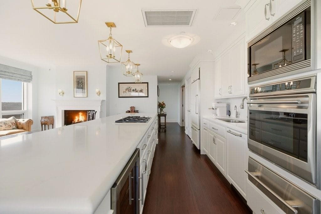 Condominium at 1 Tower Drive UNIT 1806, Portsmouth, photo 16 of 49