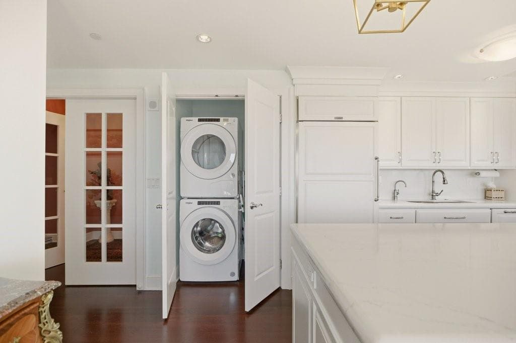 Condominium at 1 Tower Drive UNIT 1806, Portsmouth, photo 11 of 49
