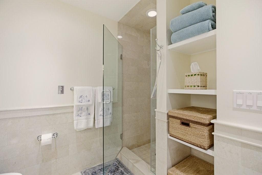 Condominium at 1 Tower Drive UNIT 1806, Portsmouth, photo 31 of 49