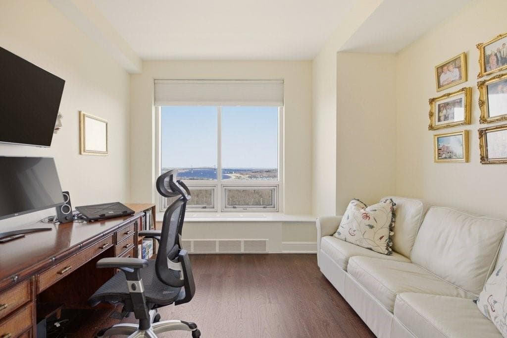 Condominium at 1 Tower Drive UNIT 1806, Portsmouth, photo 39 of 49