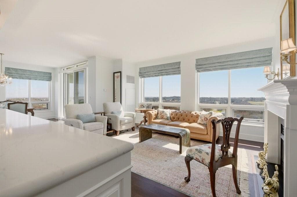 Condominium at 1 Tower Drive UNIT 1806, Portsmouth, photo 8 of 49