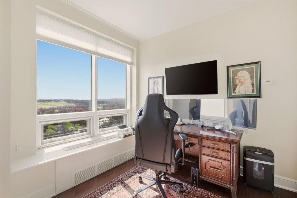 Condominium at 1 Tower Drive UNIT 1806, Portsmouth, photo 25 of 49