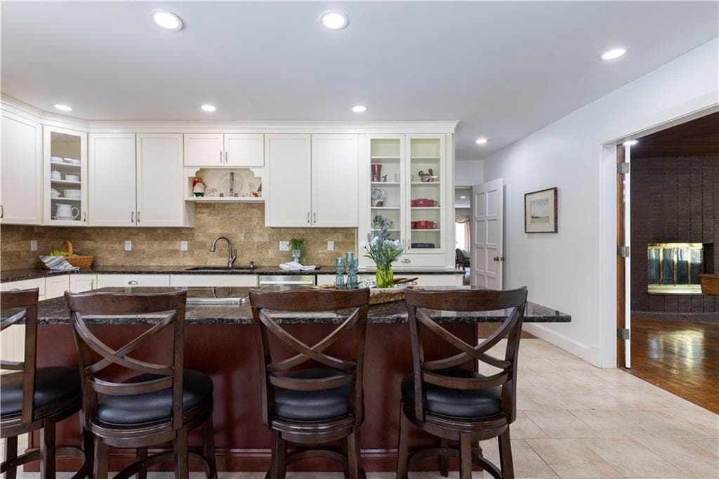 Single Family Residence at 136 White Birch Circle, Scituate, photo 27 of 47
