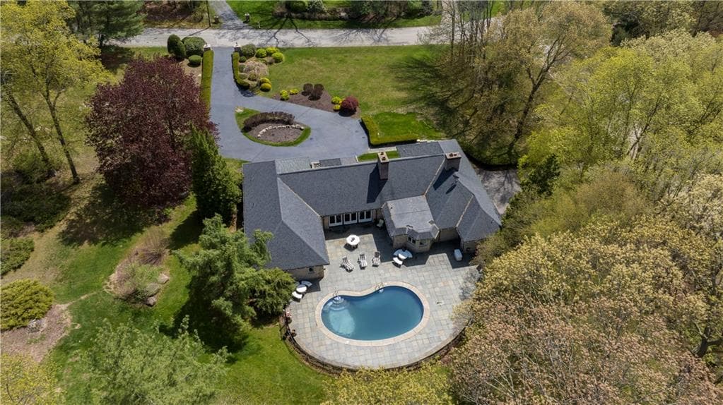Single Family Residence at 136 White Birch Circle, Scituate, photo 13 of 47