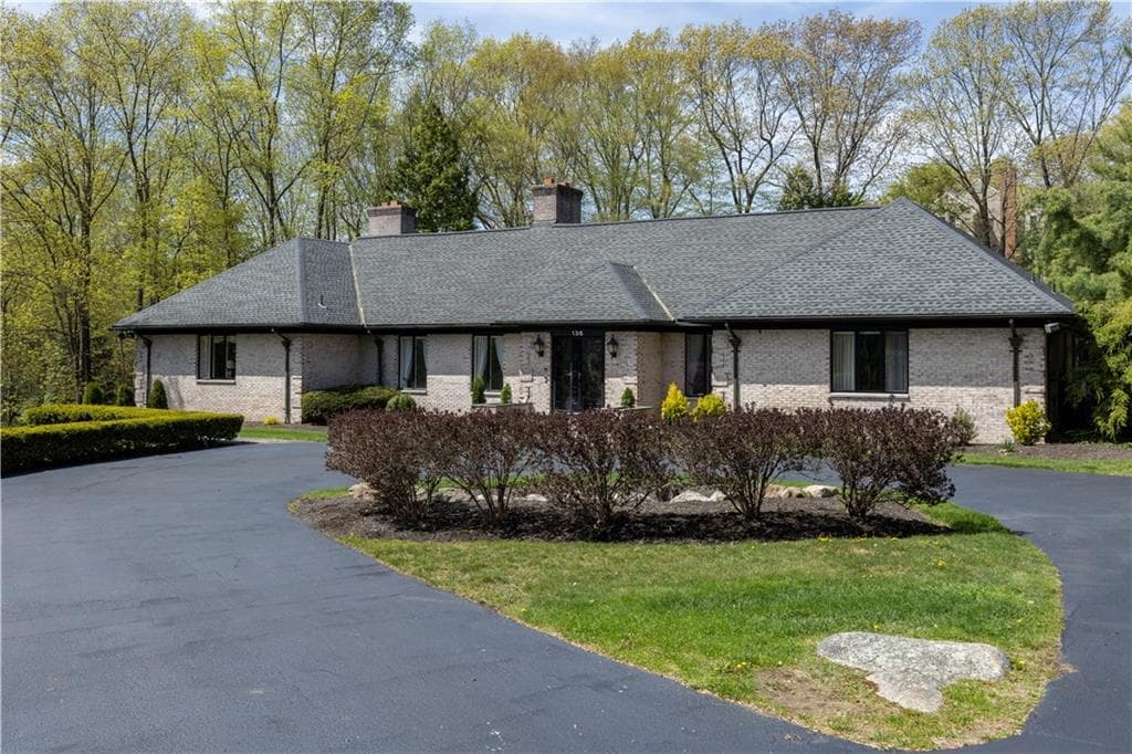 Single Family Residence at 136 White Birch Circle, Scituate, photo 16 of 47