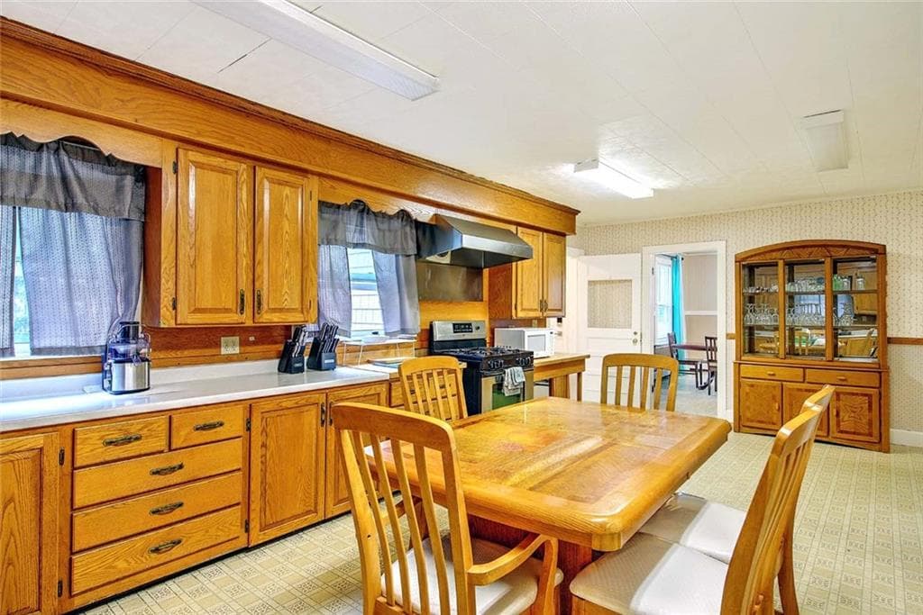 Single Family Residence at 159 Earle Street, Woonsocket, photo 14 of 45