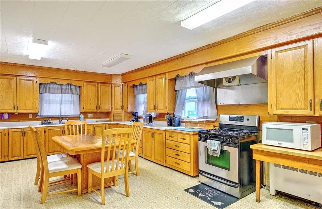 Single Family Residence at 159 Earle Street, Woonsocket, photo 15 of 45