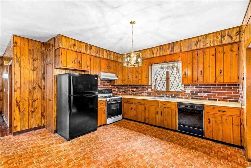 Single Family Residence at 30 Naples Avenue, Providence, photo 9 of 26