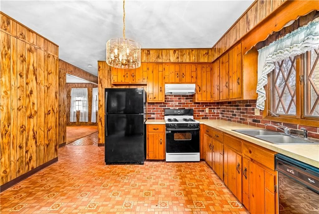 Single Family Residence at 30 Naples Avenue, Providence, photo 8 of 26