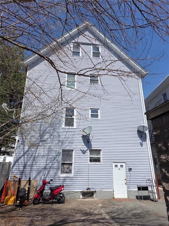 156 Lincoln Avenue photo 4