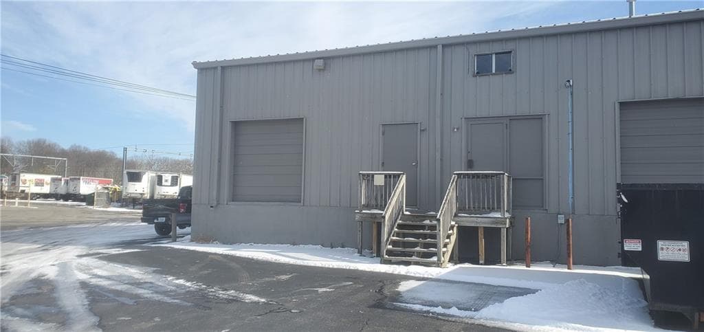140 Brownlee Boulevard UNIT 1 photo 2
