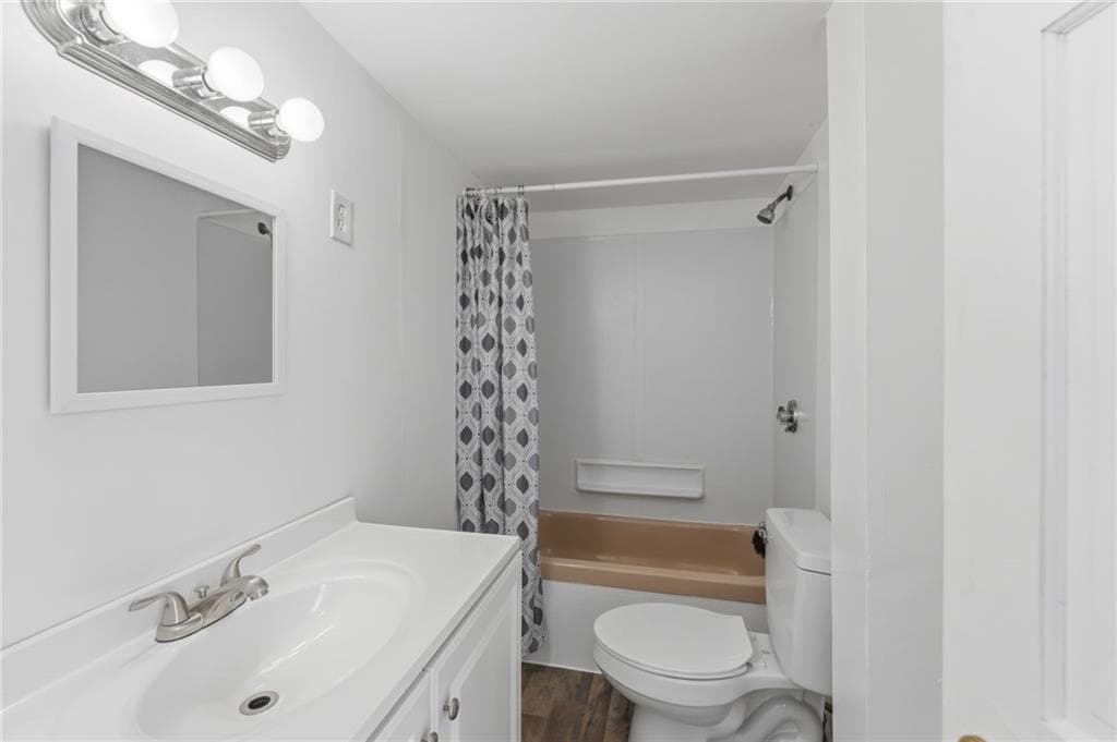11 East Drive photo 8