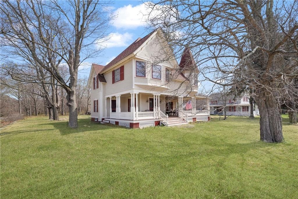 Single Family Residence at 075 Atlantic Avenue, Portsmouth, photo 11 of 50