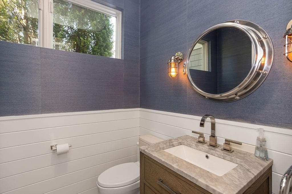 Single Family Residence at 99 Meadowlark Lane, Portsmouth, photo 22 of 49