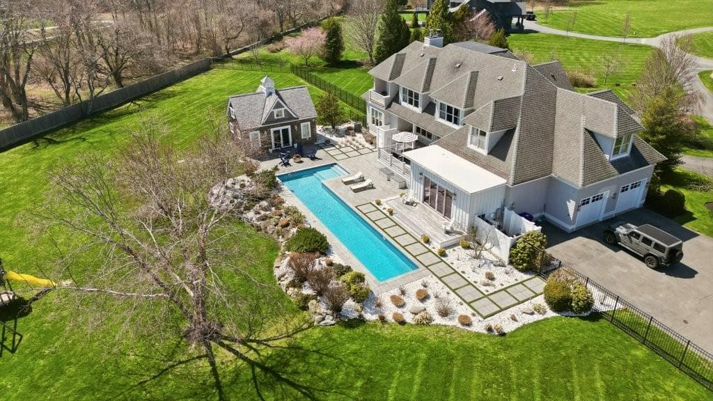 Single Family Residence at 99 Meadowlark Lane, Portsmouth, photo 9 of 49