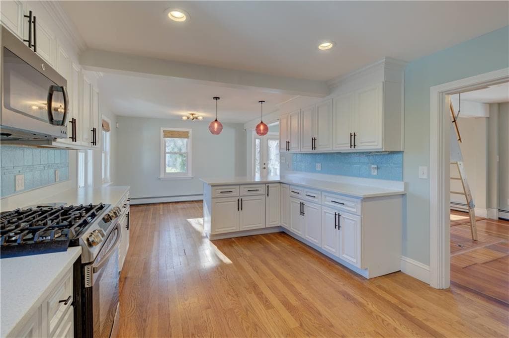 Single Family Residence at 333 Greenwood Avenue, Warwick, photo 13 of 35