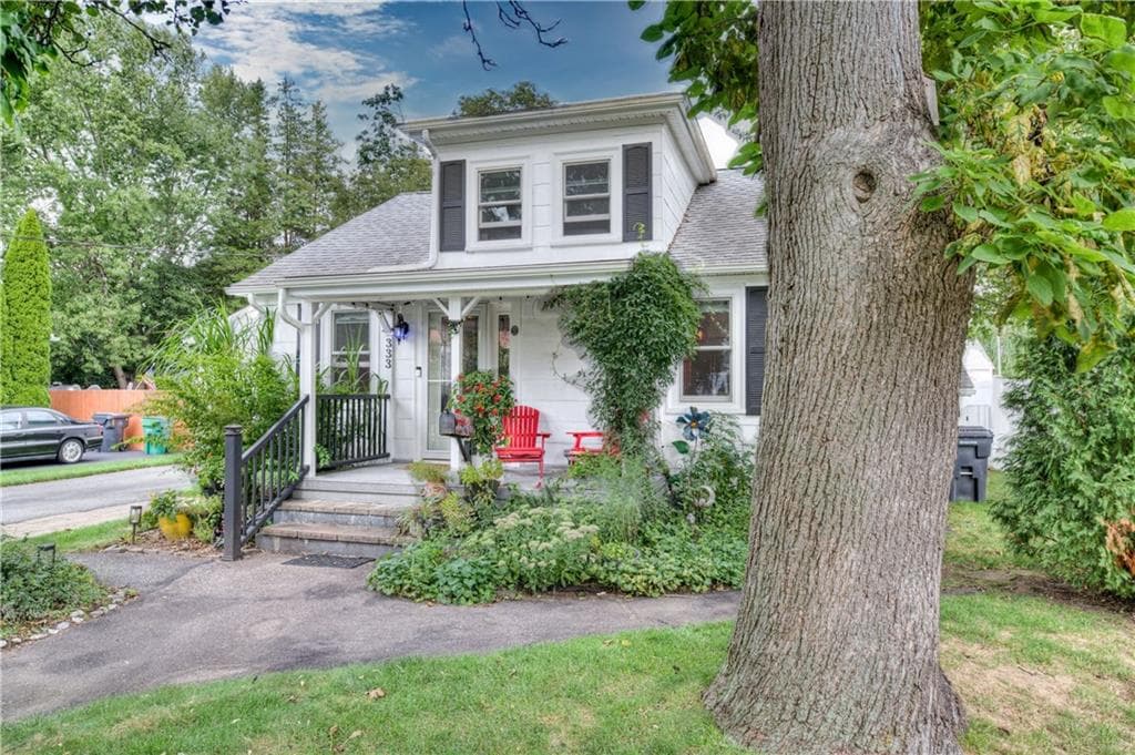 Single Family Residence at 333 Greenwood Avenue, Warwick, photo 32 of 35