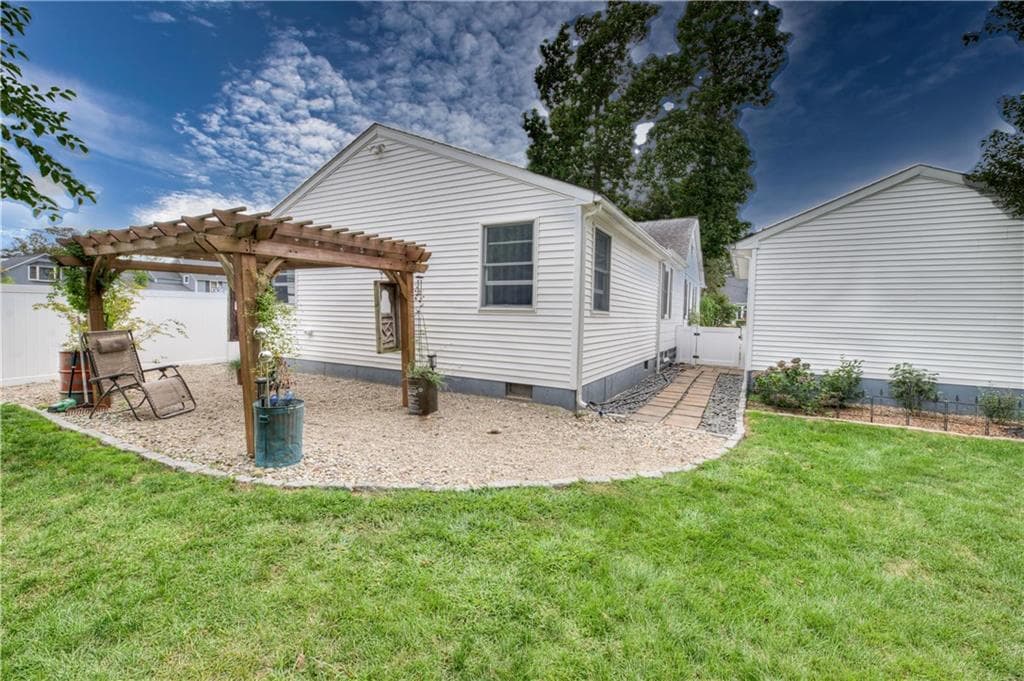 Single Family Residence at 333 Greenwood Avenue, Warwick, photo 28 of 35