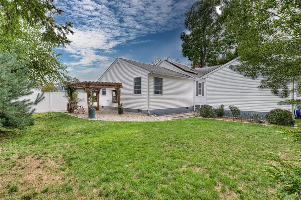 Single Family Residence at 333 Greenwood Avenue, Warwick, photo 30 of 35