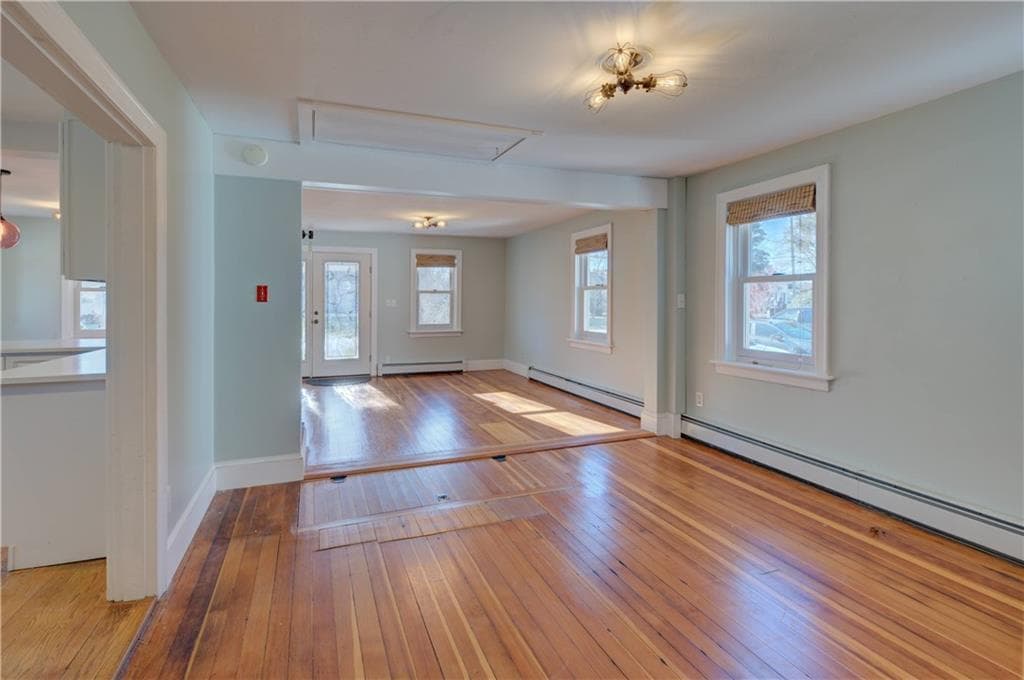 Single Family Residence at 333 Greenwood Avenue, Warwick, photo 10 of 35