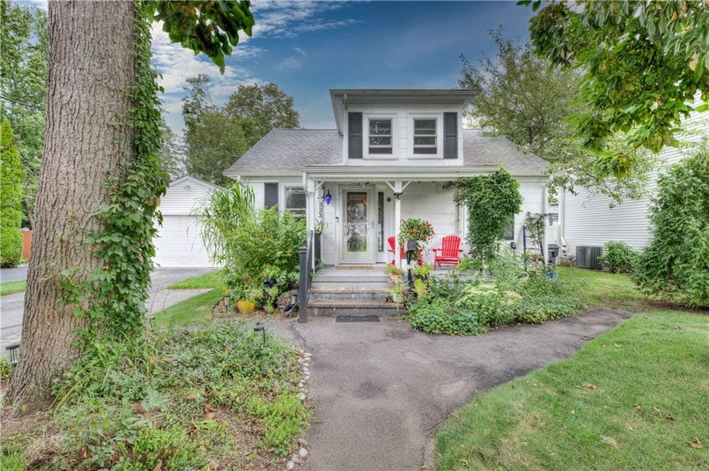 Single Family Residence at 333 Greenwood Avenue, Warwick, photo 33 of 35
