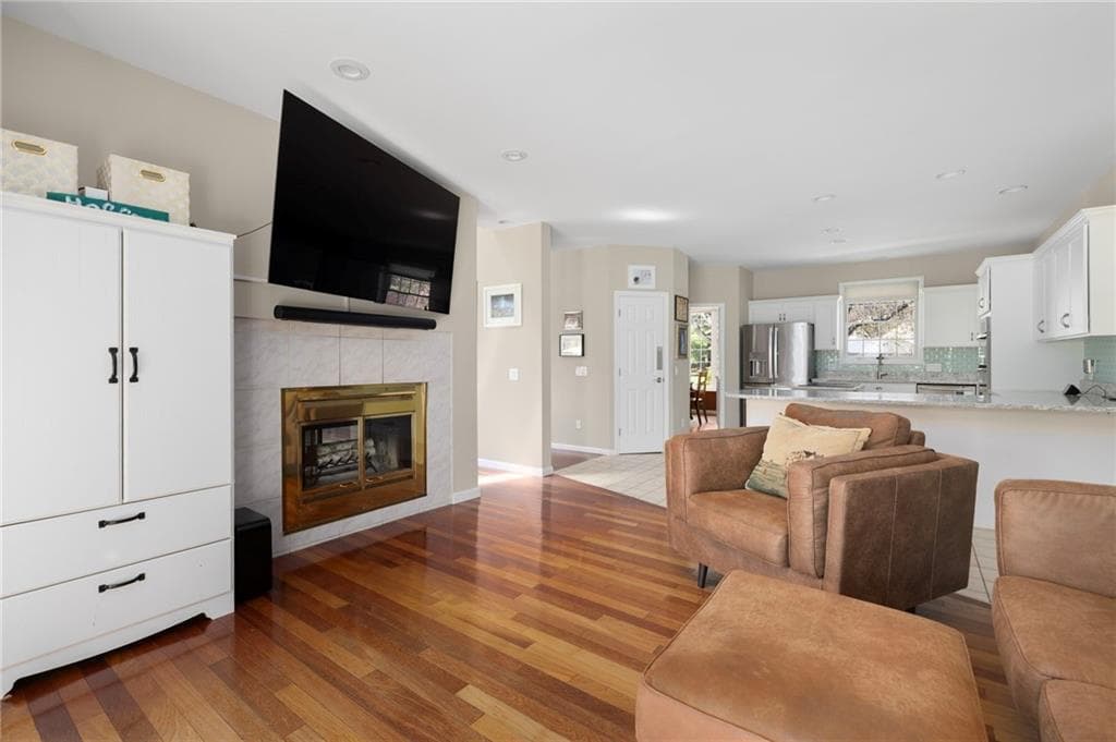 Single Family Residence at 110 Osprey Drive, East Greenwich, photo 9 of 44