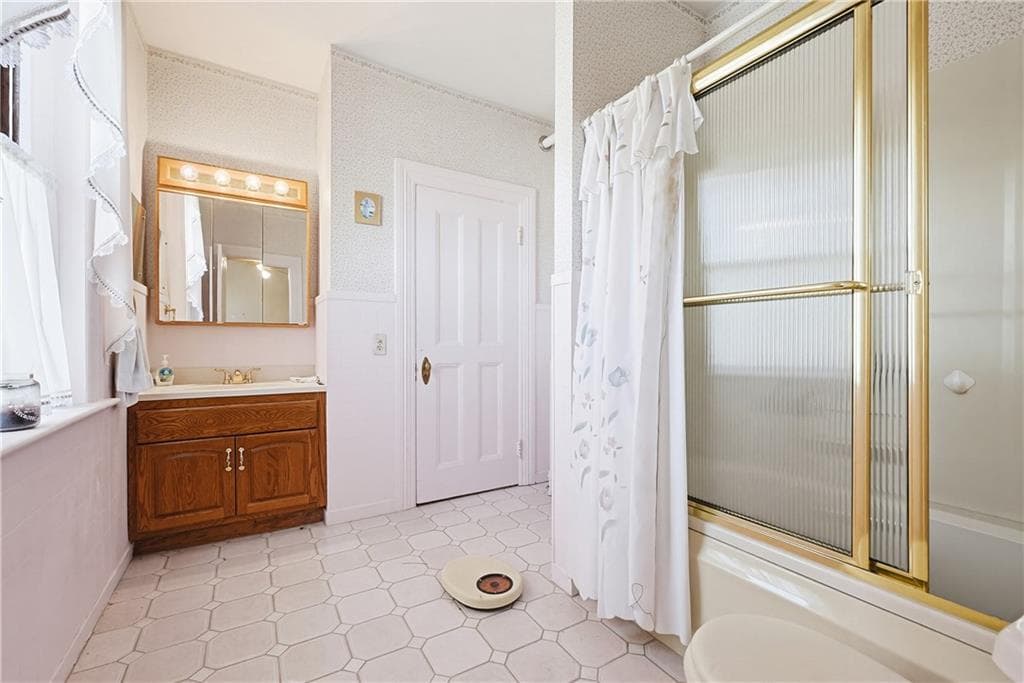 Commercial,Business at 1501 Lonsdale Avenue, Lincoln, photo 27 of 42